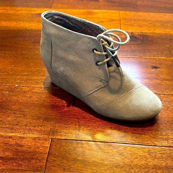 Tom’s Wedge Lace-up Boot - Picture 3 of 7